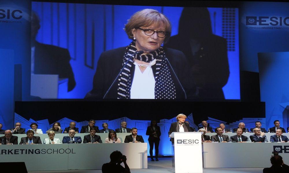 Montserrat Tarrés, presidenta de Dircom, recibe el premio ASTER de Comunicación